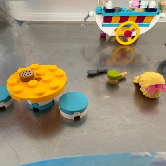 Two used Lego Friends sets. 41389 Ice Cream Cart & 41425 Olivia’s Flower Garden - Picture 7 of 11